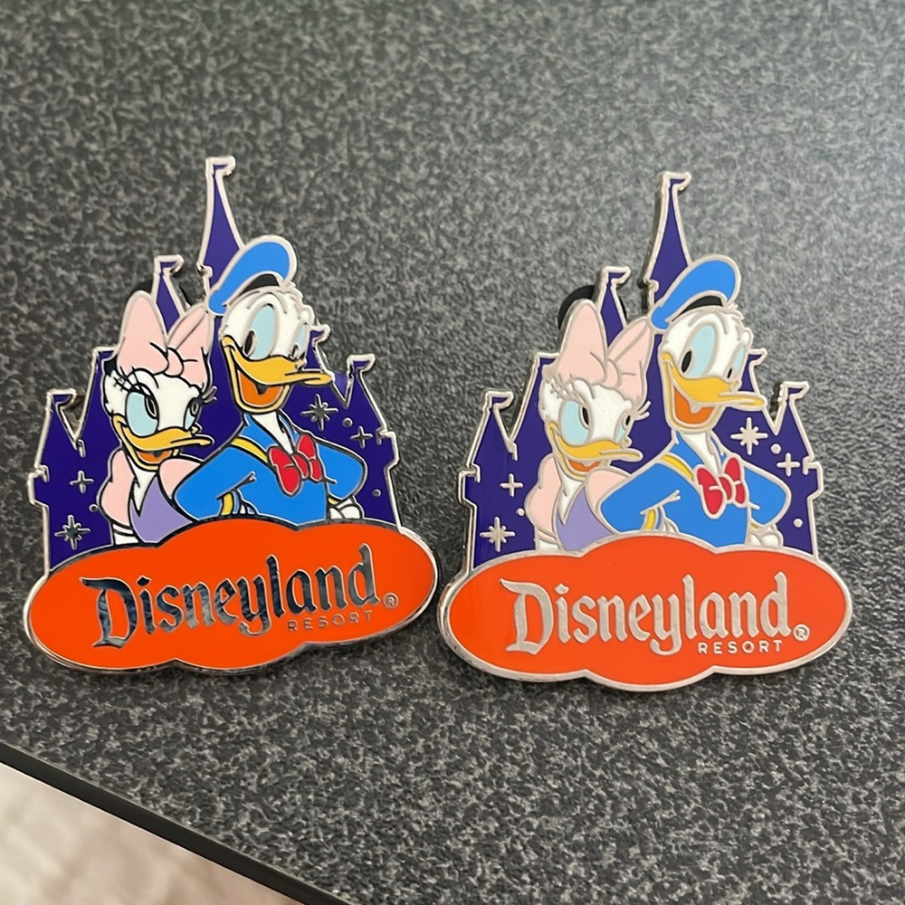 Bundle of 6 Disney Pins - Picture 3 of 7